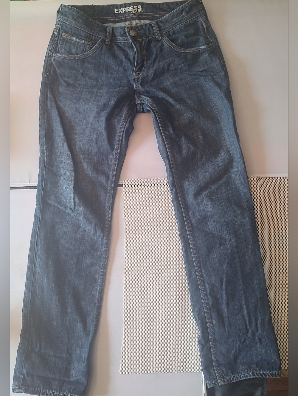 Express Jeans Women's Size 4 Distressed Bootcut Boyfriend Jeans Gently Used